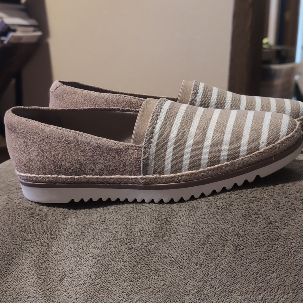 Clarks® Serena Paige Women's Slip-On Shoe - Picture 6 of 10